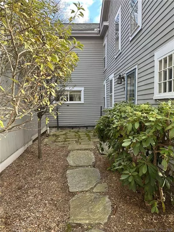 Woodbury, CT 06798,14 Quassuk Road #14