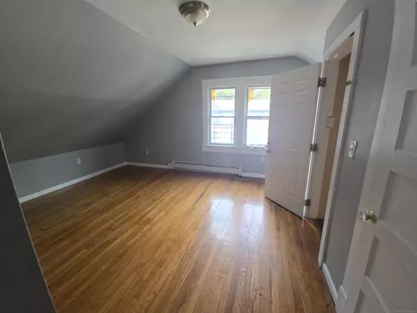 Waterbury, CT 06710,260 Pine Street #3