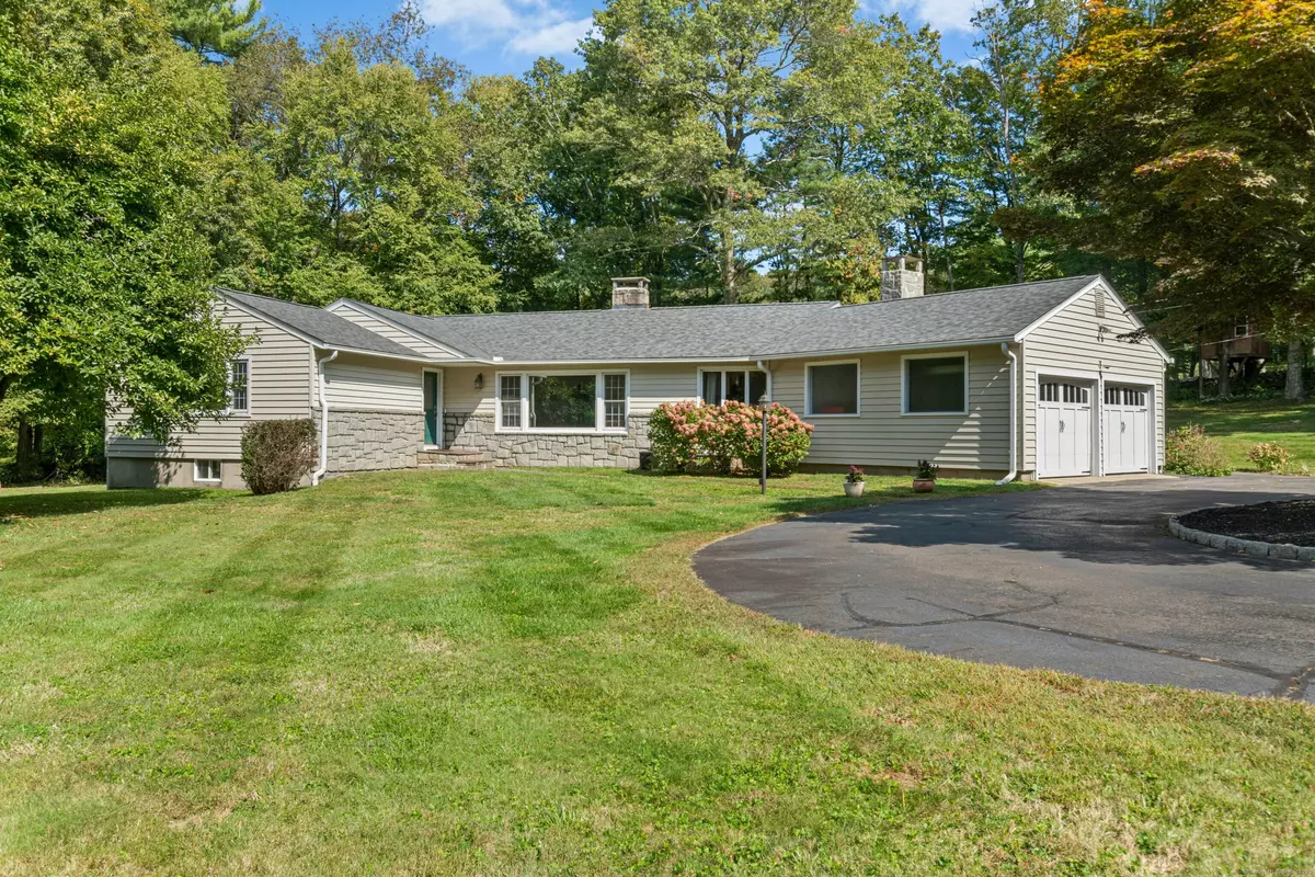 Ridgefield, CT 06877,33 Hickory Lane