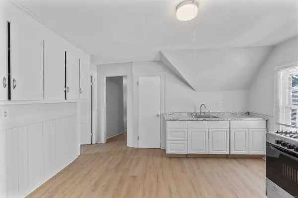 Hartford, CT 06106,155 Babcock Street #3