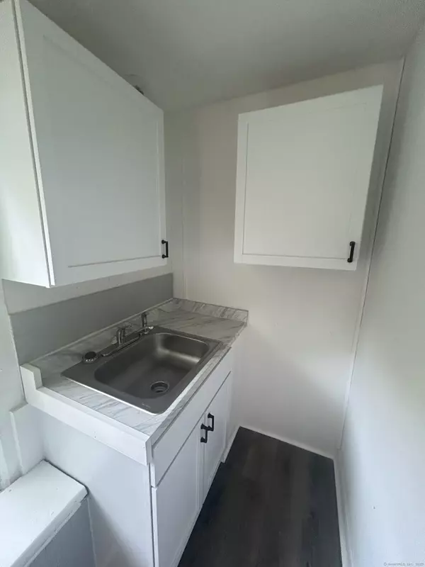 Vernon, CT 06066,112 High Street #3