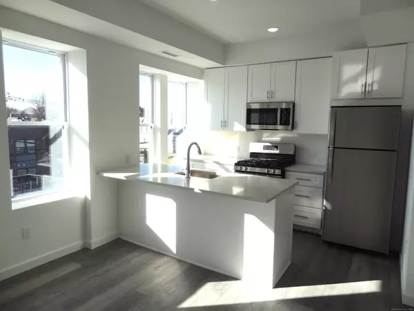 Bridgeport, CT 06605,2806 Fairfield Avenue #207