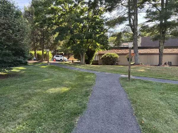 Southbury, CT 06488,623 Heritage Village #B