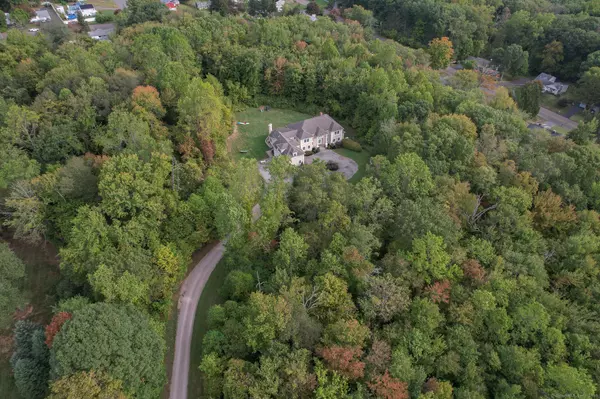 Hamden, CT 06514,23 Hunters Way