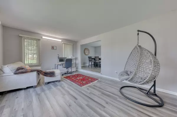 South Windsor, CT 06074,11 Kupchunos Road