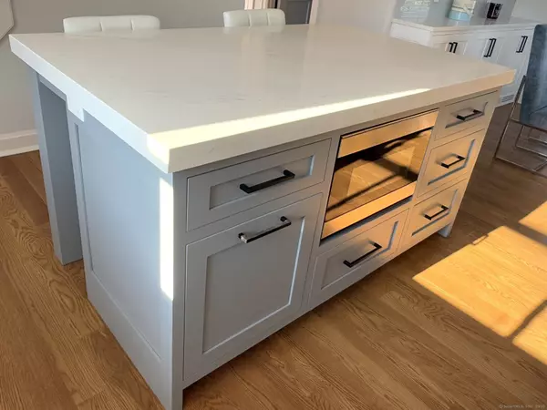 Fairfield, CT 06824,1 Sandy Way