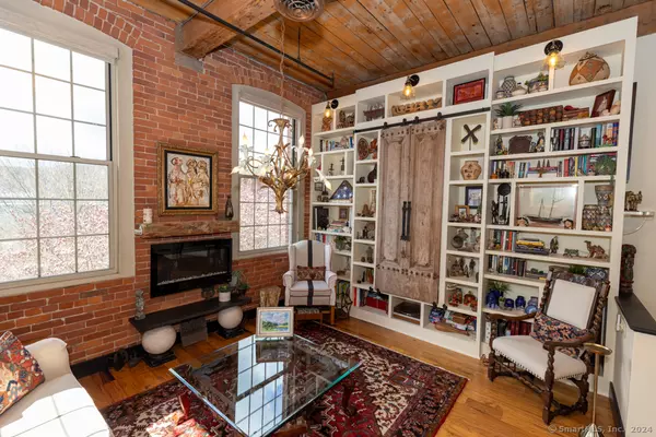 Deep River, CT 06417,92 Main Street #APT 222