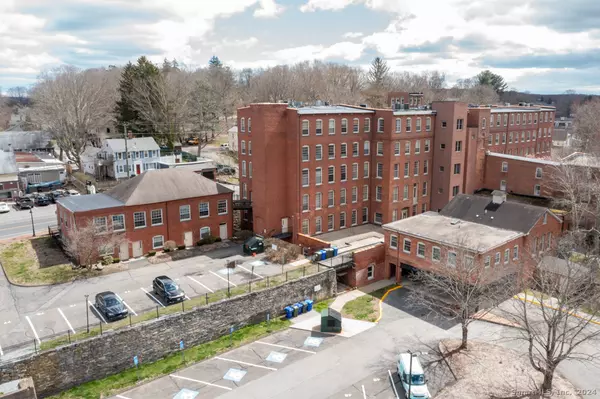 Deep River, CT 06417,92 Main Street #APT 222