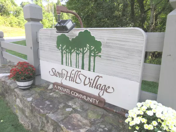 8 Walnut Lane #8, Brookfield, CT 06804