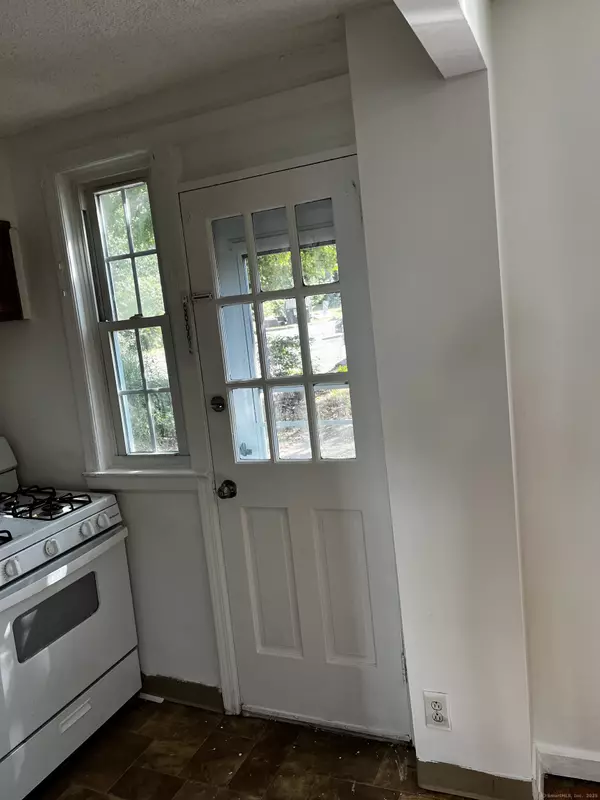 Manchester, CT 06040,22 Saint James Street ##D