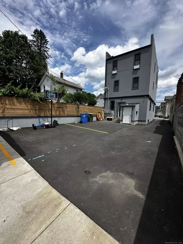 Waterbury, CT 06704,49 Hill Street #2