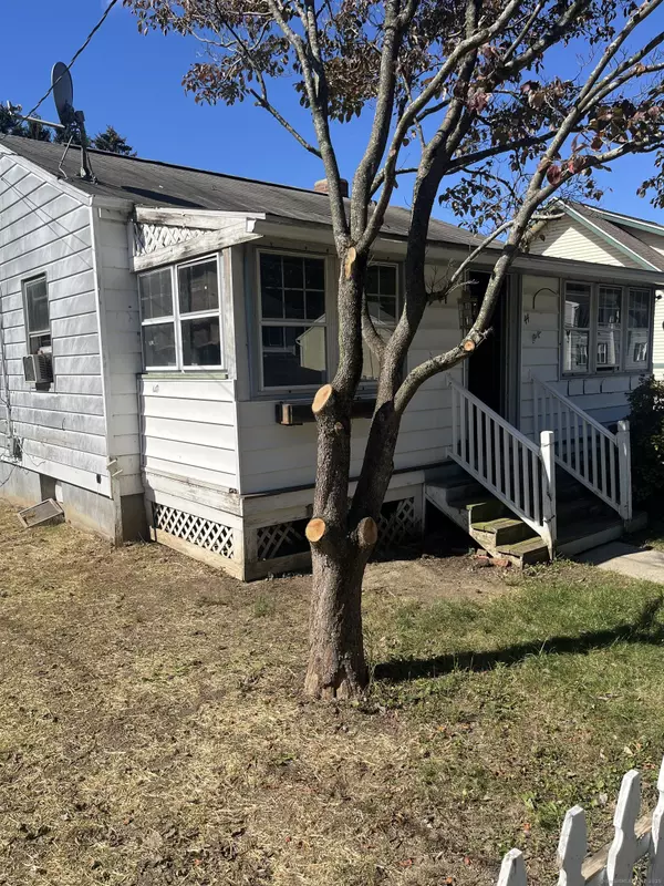Ansonia, CT 06401,44 Woodlawn Avenue
