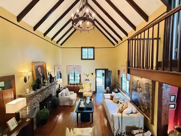 Stamford, CT 06903,32 Interlaken Road