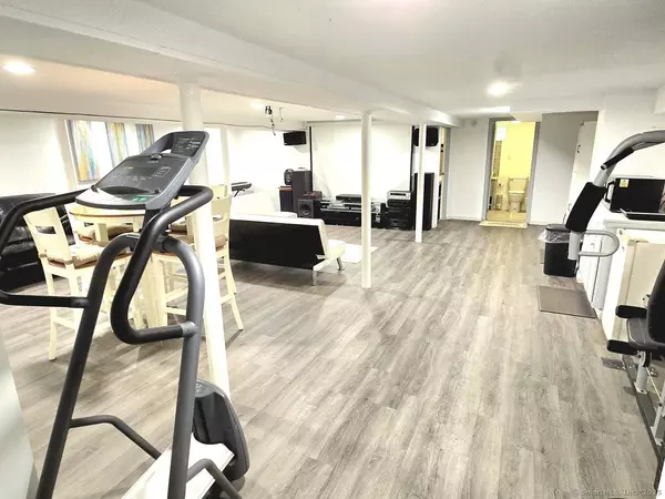 East Hartford, CT 06118,196 Ridgewood Road