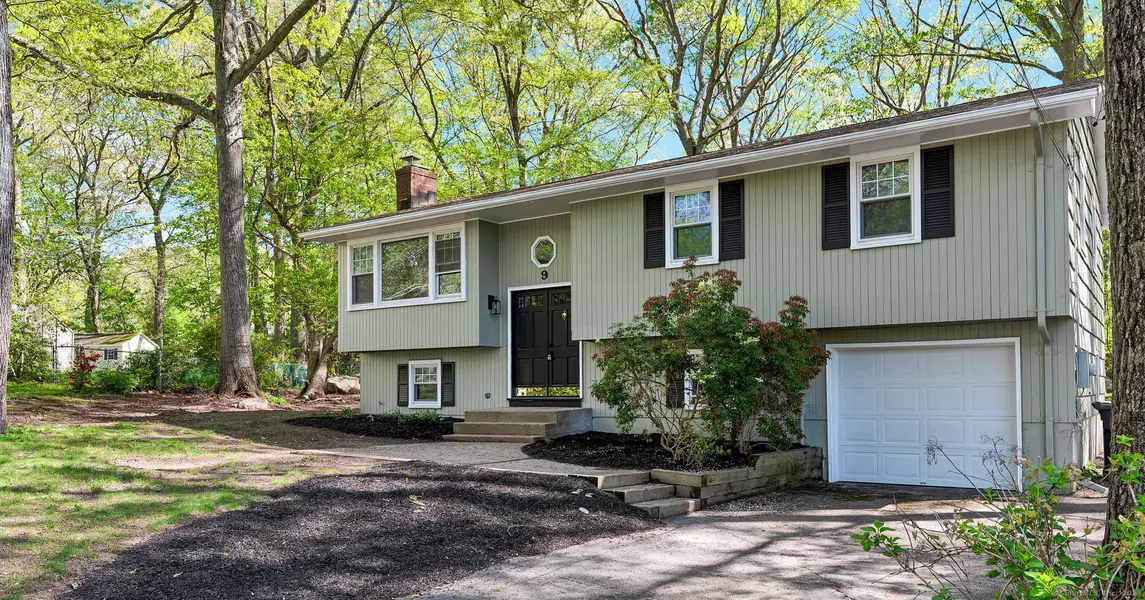 9 West Drive, Ledyard, CT 06335
