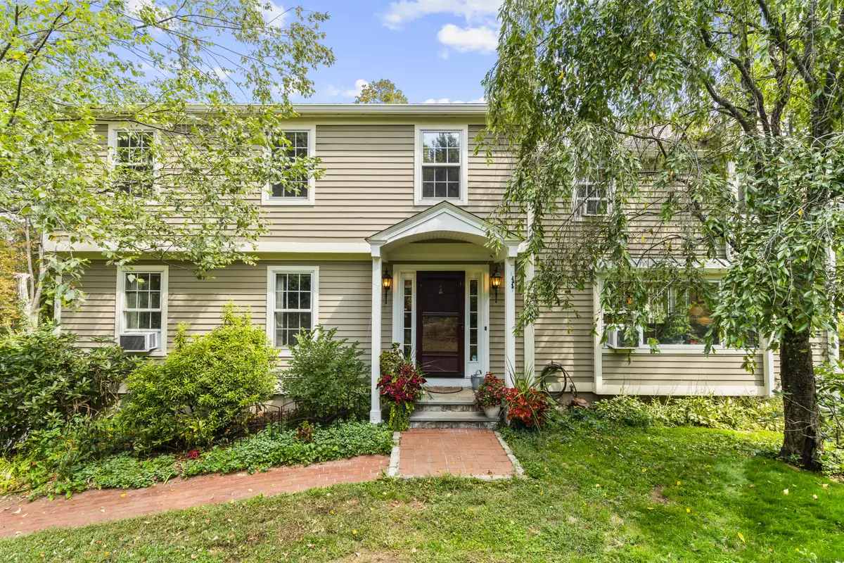 Newtown, CT 06482,6 Old Green Road