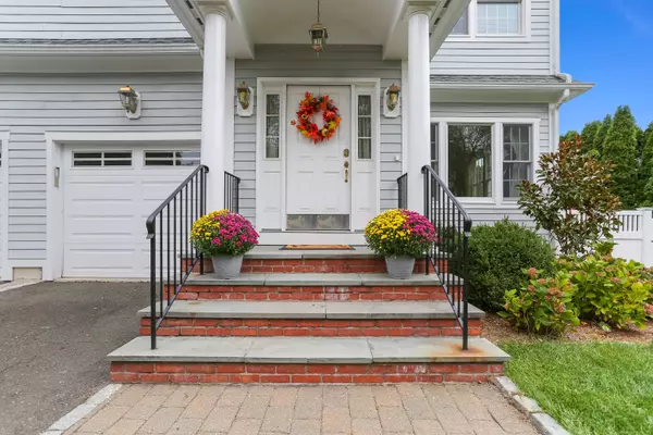 Fairfield, CT 06824,162 Country Road #162