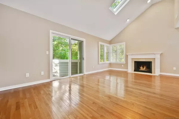 Darien, CT 06820,51 Hale Lane #51