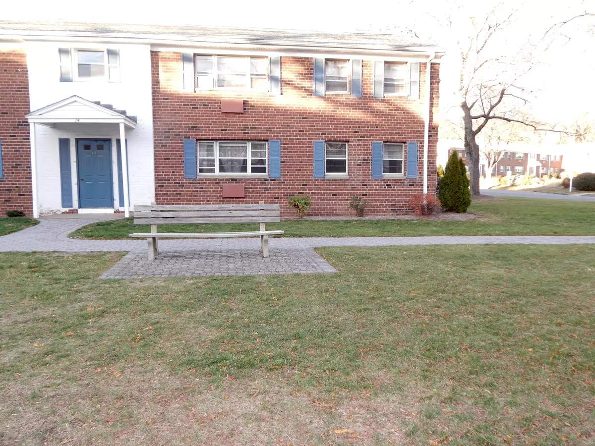 Rocky Hill, CT 06067,14 Colonial Drive #APT A