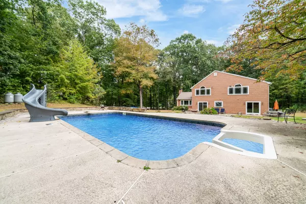 Southbury, CT 06488,47 Mistletoe Drive