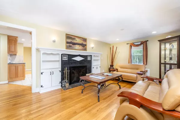 Avon, CT 06001,152 Arch Road