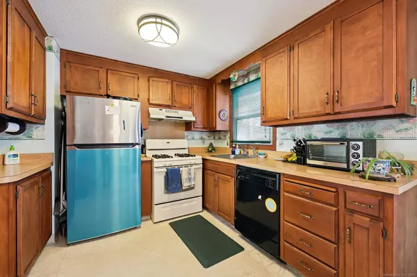 South Windsor, CT 06074,11 Saint Marc Cir O Circle