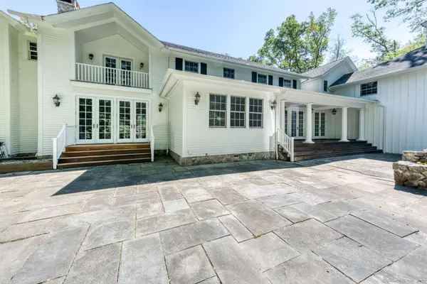 Westport, CT 06880,25 Hermit Lane