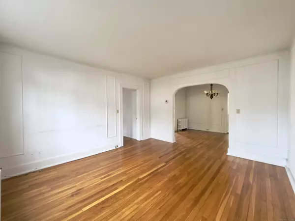 Stamford, CT 06906,53 Treat Avenue #2