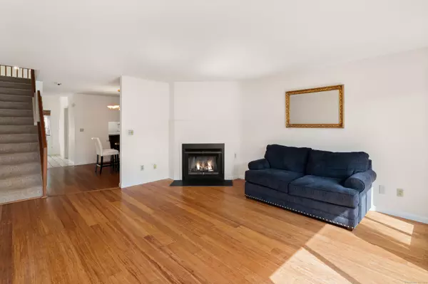 Stamford, CT 06905,2437 Bedford Street #F20