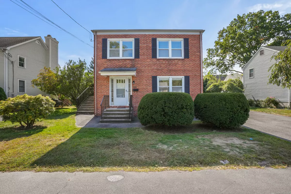 Fairfield, CT 06824,221 Hunyadi Avenue