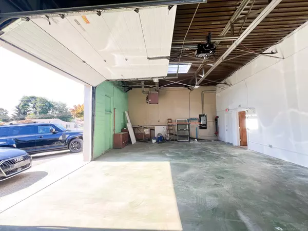 West Haven, CT 06516,215 Tuthill Street #C