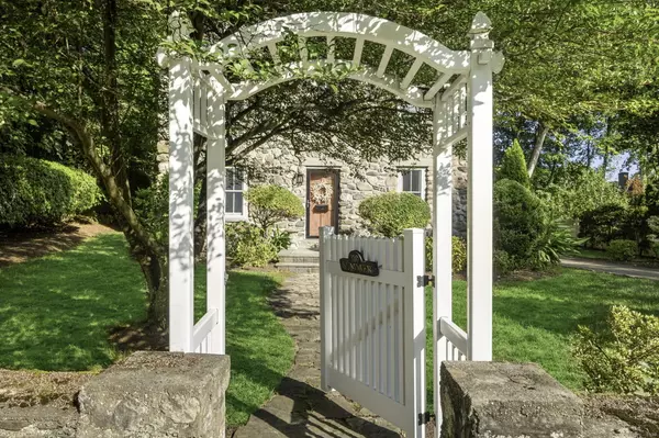 New Canaan, CT 06840,180 Summer Street