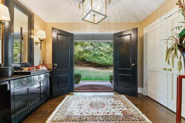 New Canaan, CT 06840,758 Smith Ridge Road