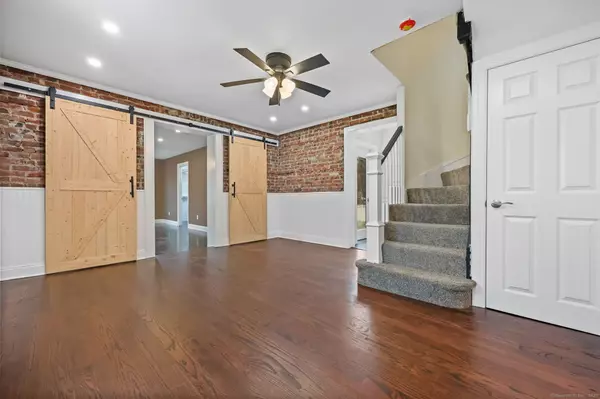 Stratford, CT 06615,516 Valley Road