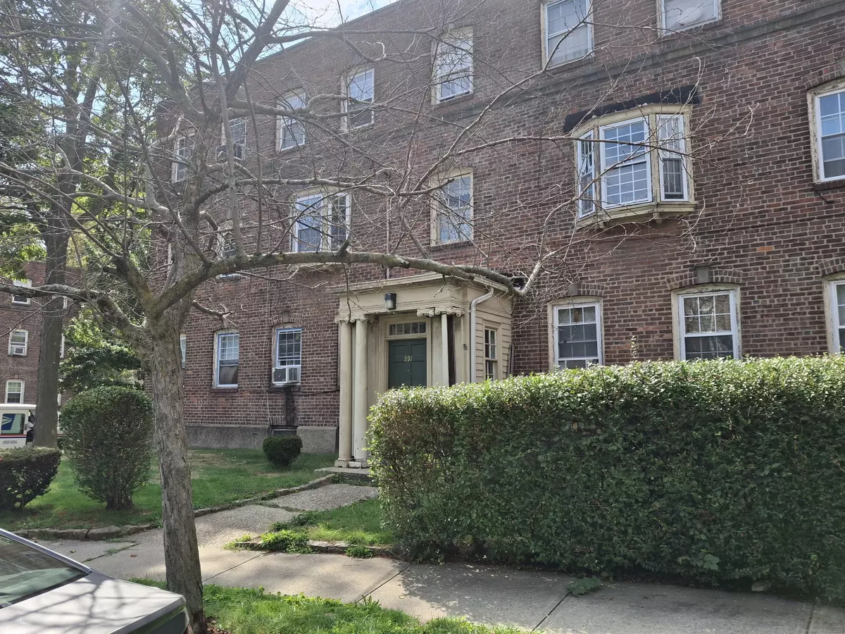 Bridgeport, CT 06607,591 Wilmot Street #3