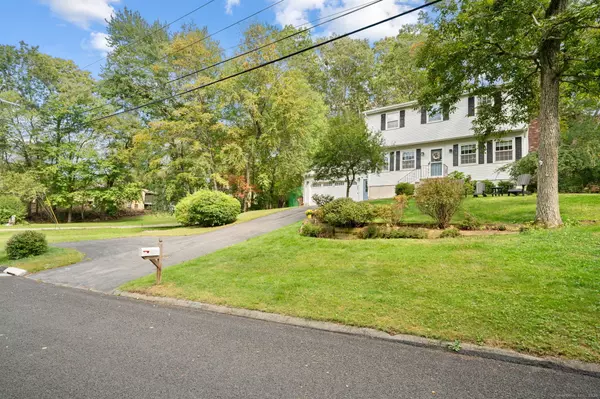 East Lyme, CT 06333,8 Alscot Drive