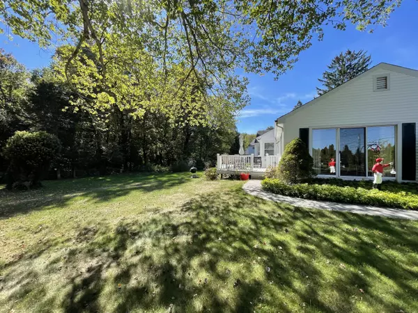 Clinton, CT 06413,82 North High Street