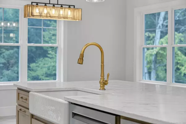 Glastonbury, CT 06073,241 Old Farms Road