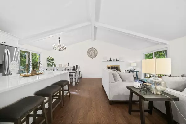 Simsbury, CT 06070,8 Crane Place