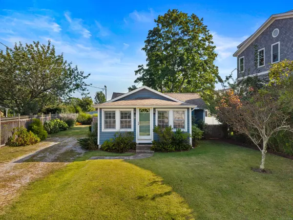 6 College Street, Old Saybrook, CT 06475