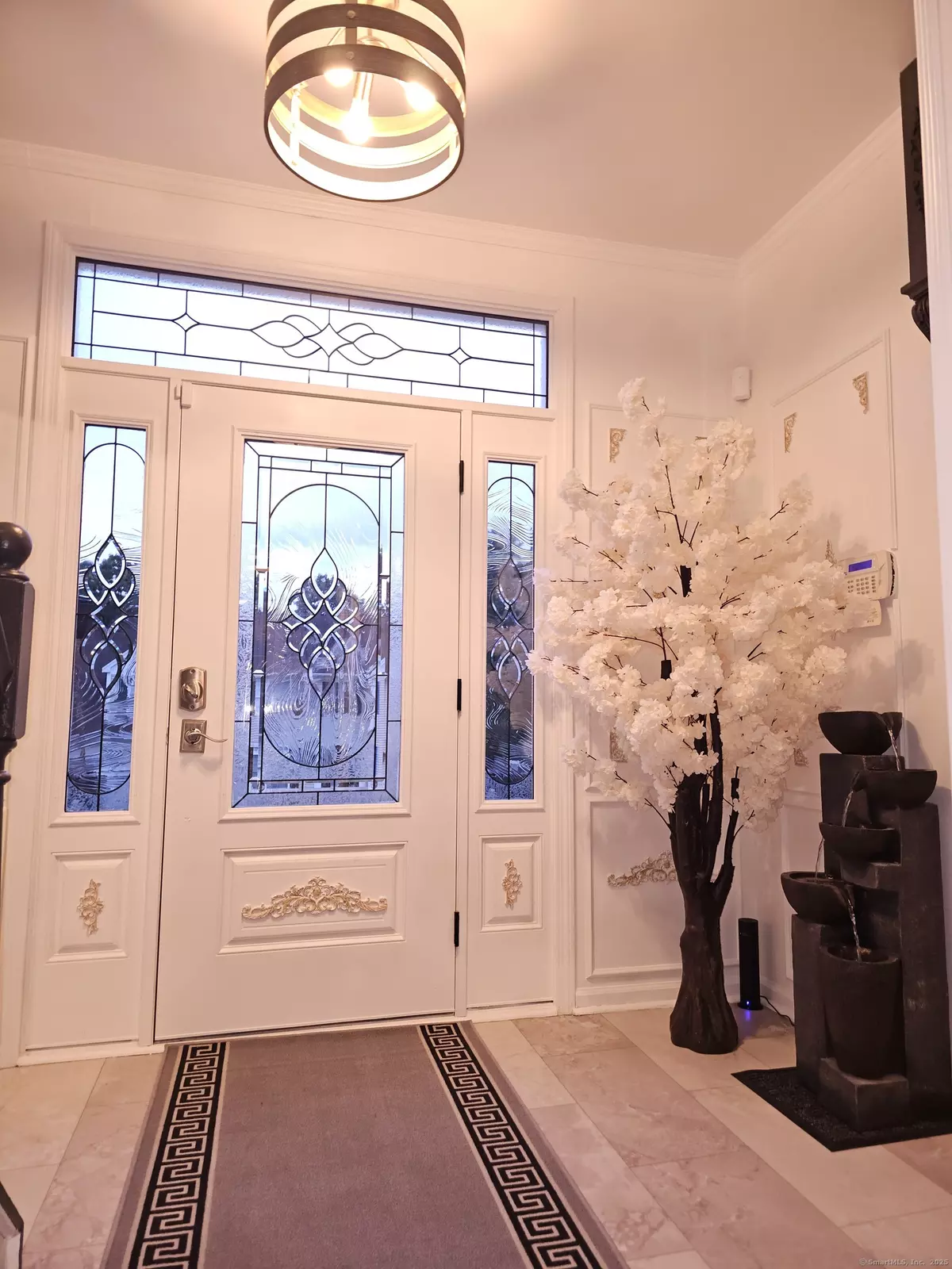 Waterbury, CT 06705,207 Ridgefield Avenue