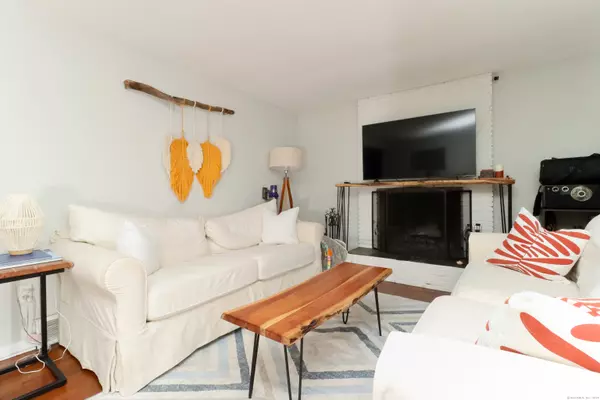 Milford, CT 06461,5 Amherst Drive