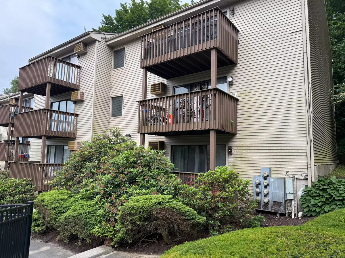 Danbury, CT 06811,38 Padanaram Avenue #24