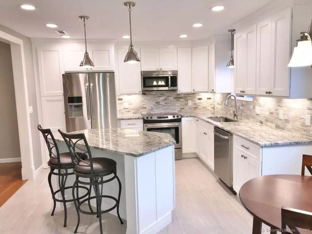 Southbury, CT 06488,568 A Heritage Village