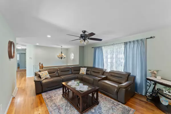 East Haven, CT 06513,32 Branhaven Drive