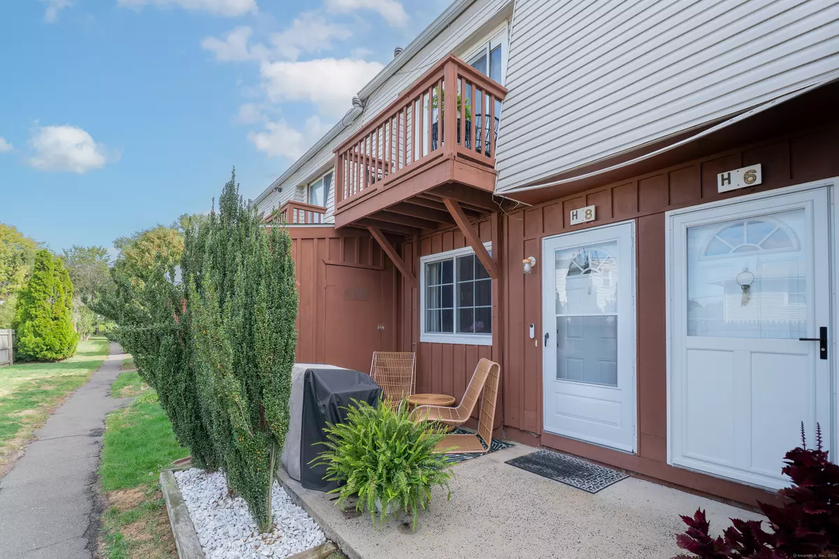 East Haven, CT 06512,330 Short Beach Road #APT H8