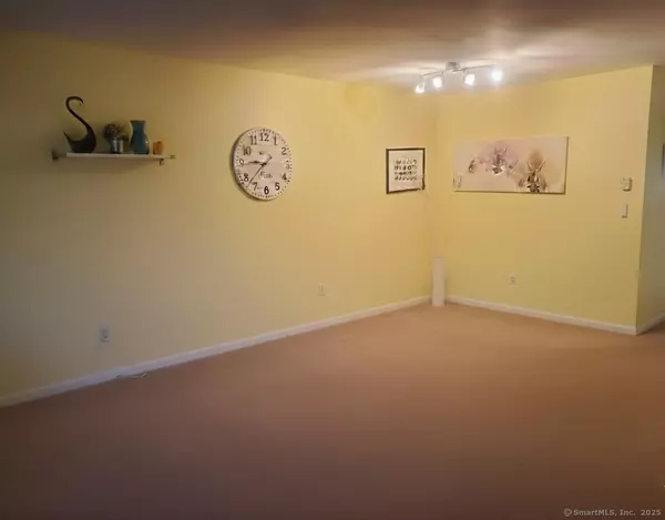 Clinton, CT 06413,31 Founders Village #31