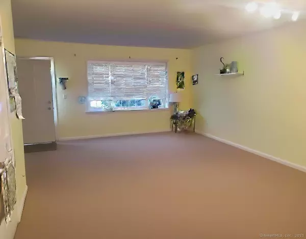 Clinton, CT 06413,31 Founders Village #31