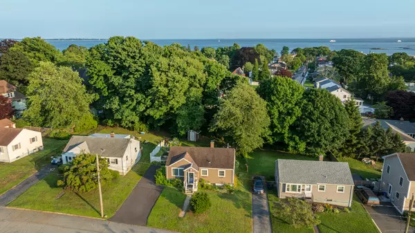 77 Bayshore Drive, New London, CT 06320