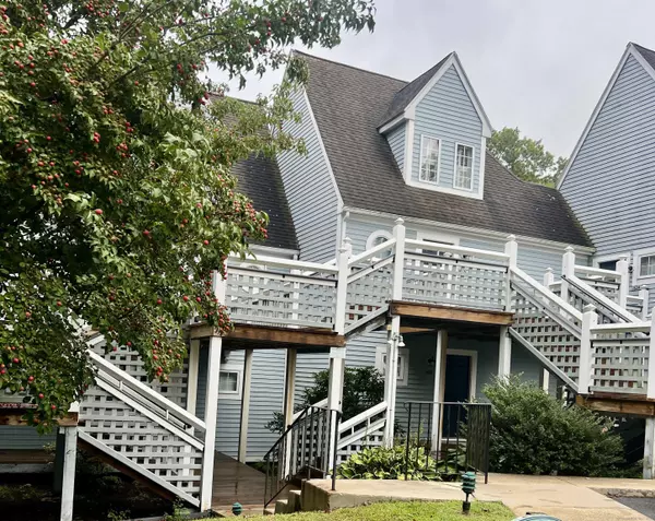 1622 Old Pond Lane #1622, Norwich, CT 06360